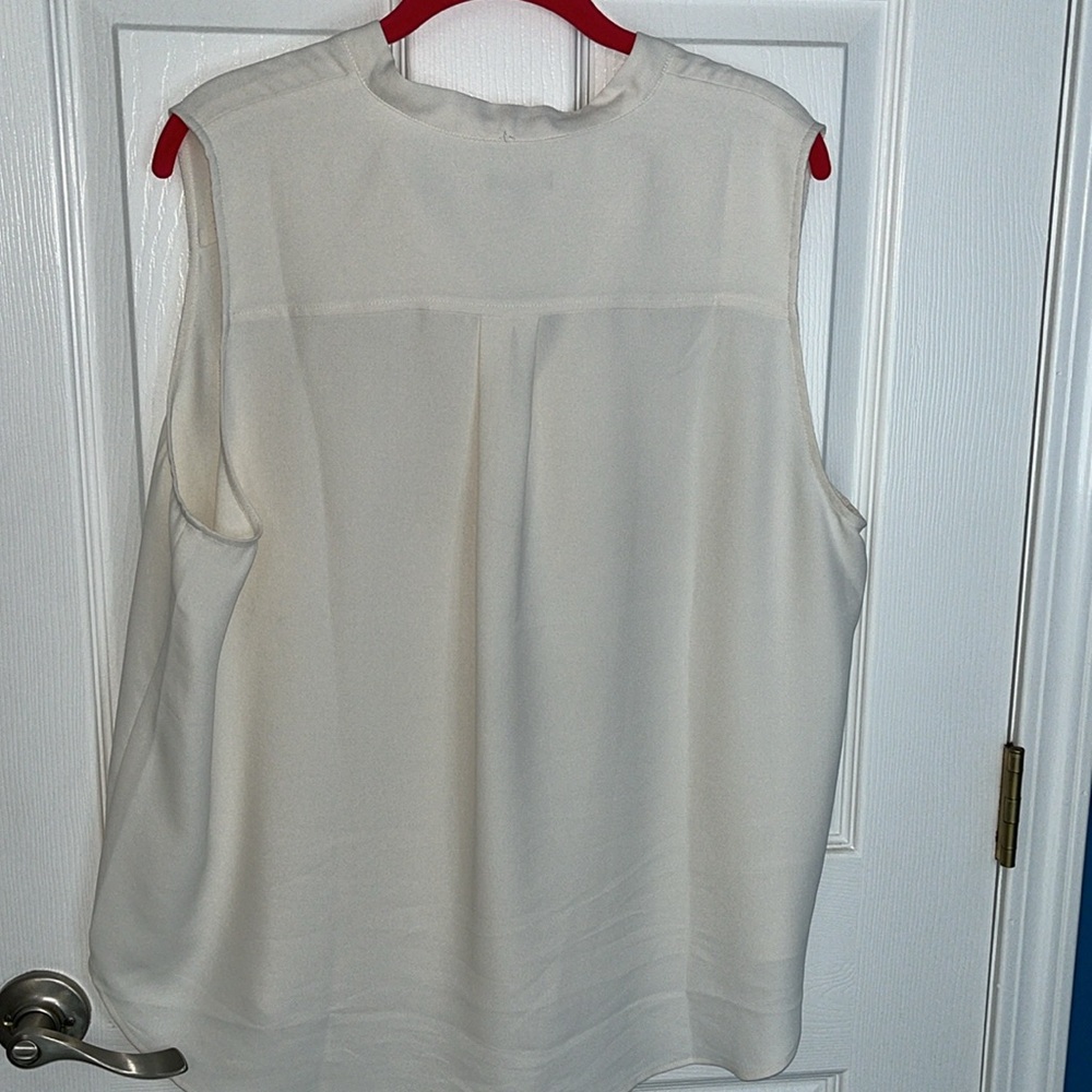 Ann Taylor sleeveless blouse V-neck with pockets in the front extra large - Picture 3 of 3